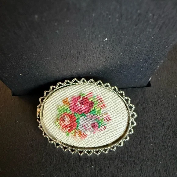 Floral Embroidered Brooch - Multicolor - Picture 2 of 5